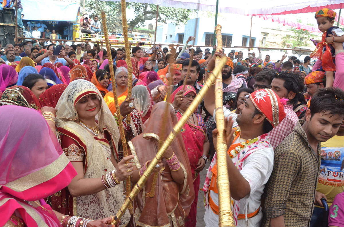 chhadi mar huranga in gokul