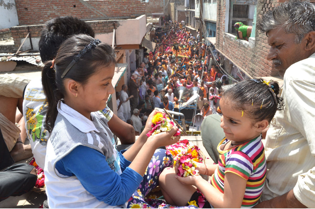 chhadi mar huranga in gokul