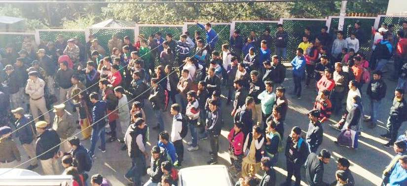 Violent clashes between students in hpu shimla