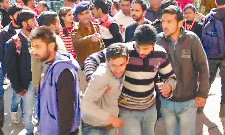 Violent clashes between students in hpu shimla