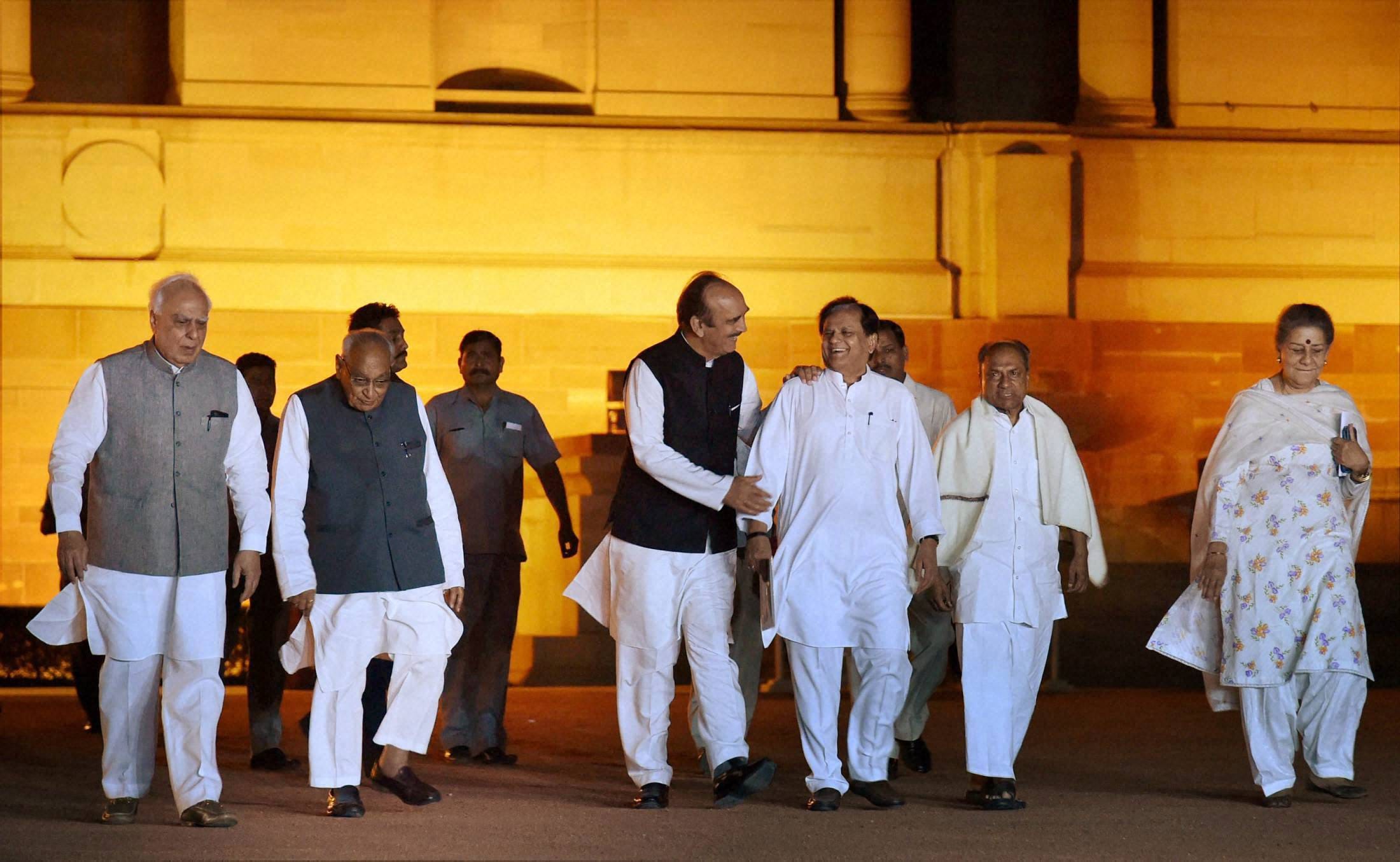BJP and congress leader met president pranab mukherjee on uttarakhand crisis.