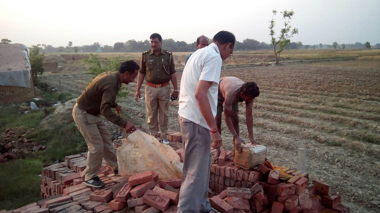 destroyed 80 quintals Lahn, eight holding