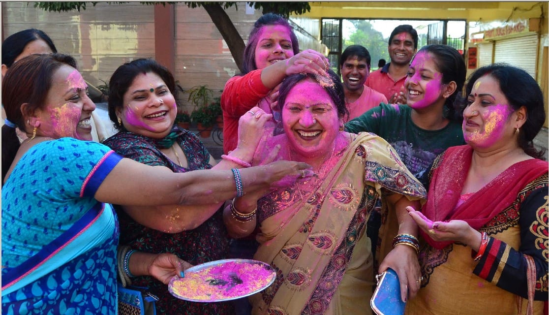 holi milan samaroh, holi festival, holi celebration, chandigarh
