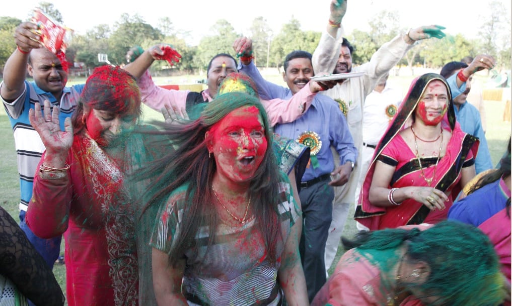 holi milan samaroh, holi festival, holi celebration, chandigarh
