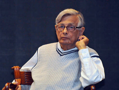 Irfan habib targets RSS and central govt.