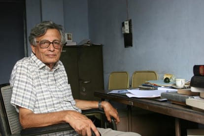 Irfan habib targets RSS and central govt.
