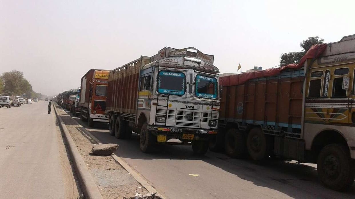 Seven km long jams on GT Road