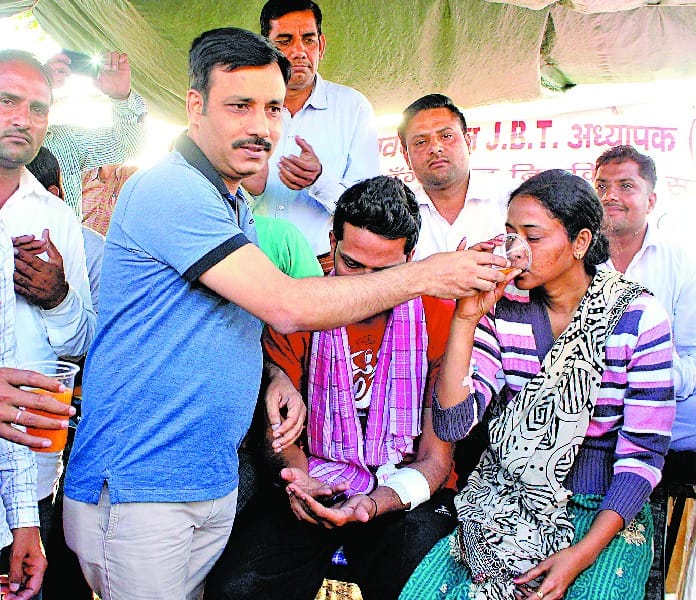 jawahar yadav, jbt teachers, three teachers opened hunger strike in panchkula