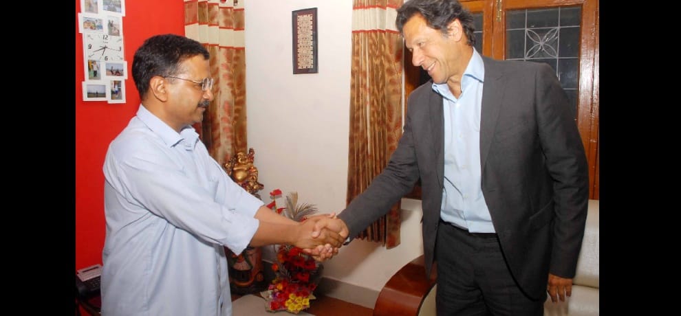 imran khan meets kejriwal and invites to come pakistan