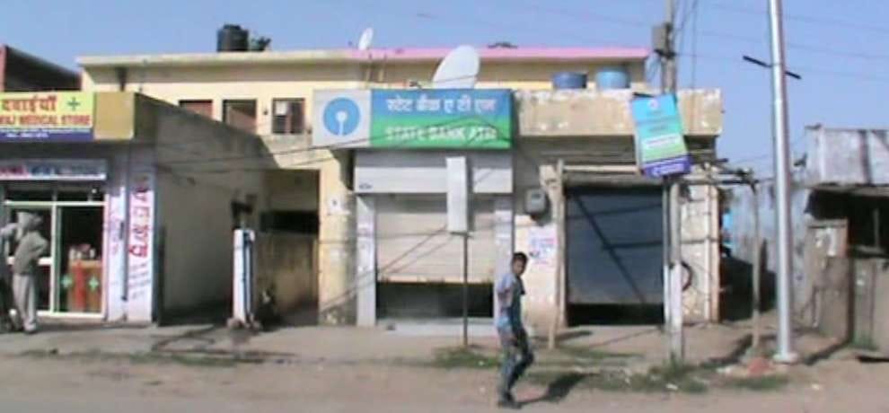 robbers uproot and take away atm with rupee 11 lakh in barotiwala solan himachal pradesh