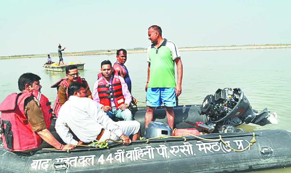 Found the body of a young man immersed in Ganges