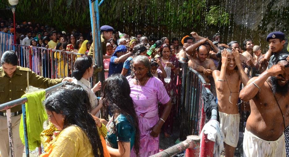 devotees took bath in Charan Ganga