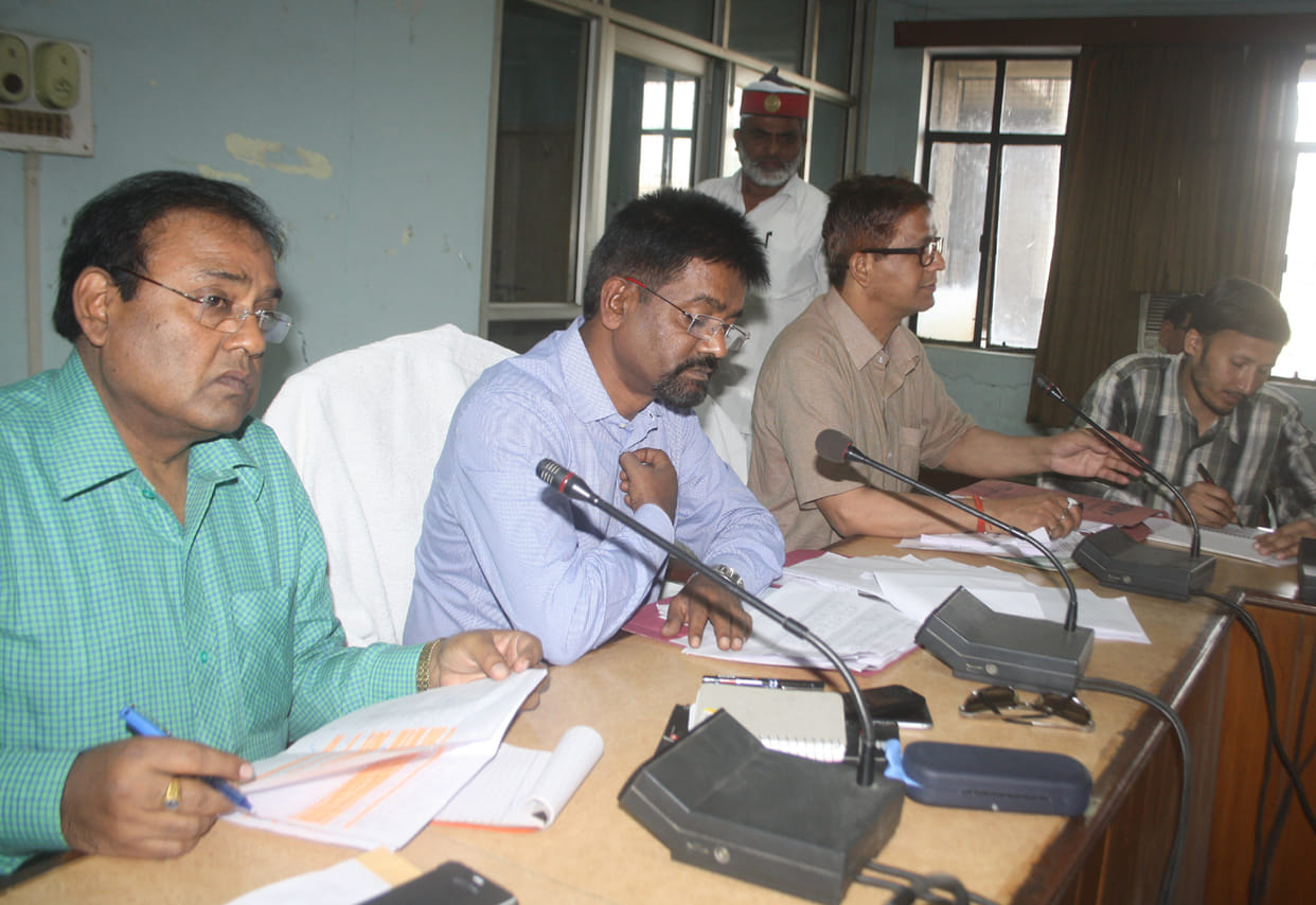 Clerk arrived in meeting on place of officer 