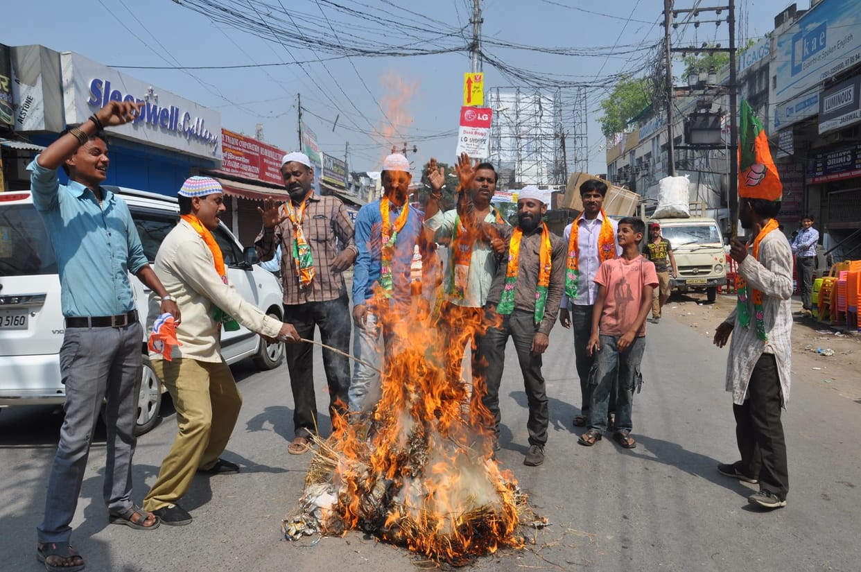 burnt effigies of mayer