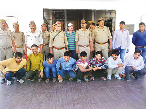 Auraiya interstate gang of crooks were arrested eight
