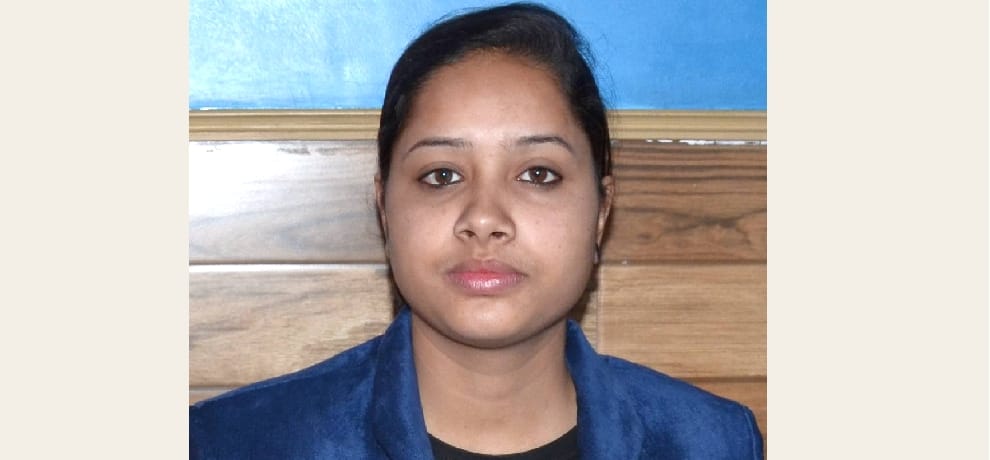 mountaineer akriti heer needs help to climb mount. Everest.