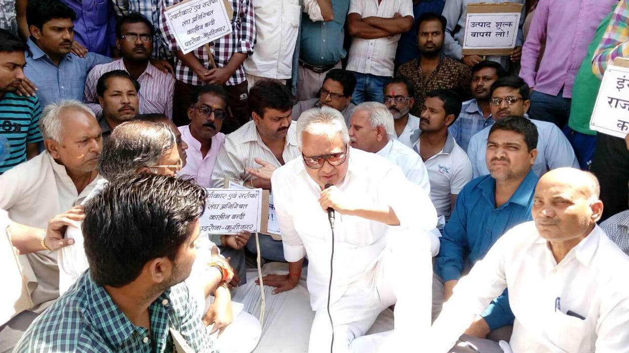 Bullion traders continue strike in kushinagar