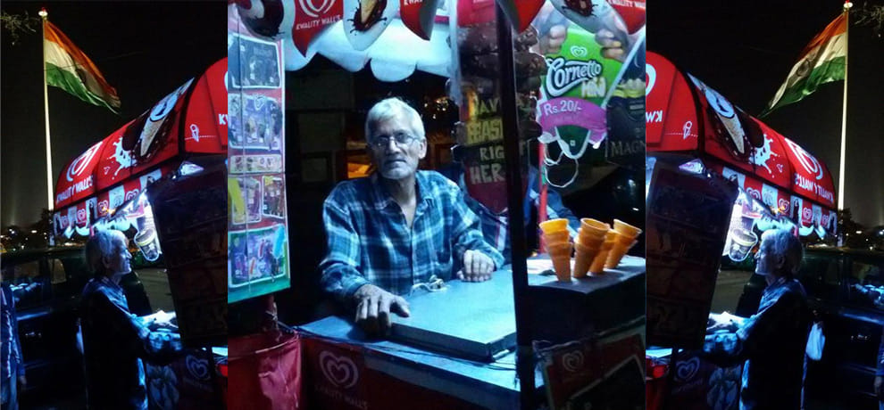 struggle of an ice cream seller in delhi