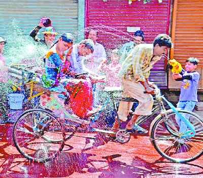 holi celebration in bahraich