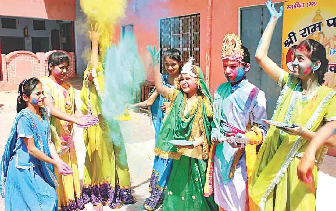 men and women were danced in programme
