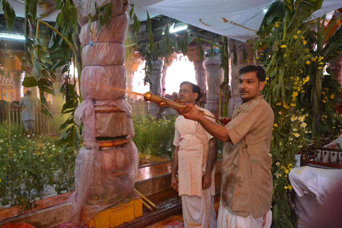 holi celebration with lord krishna