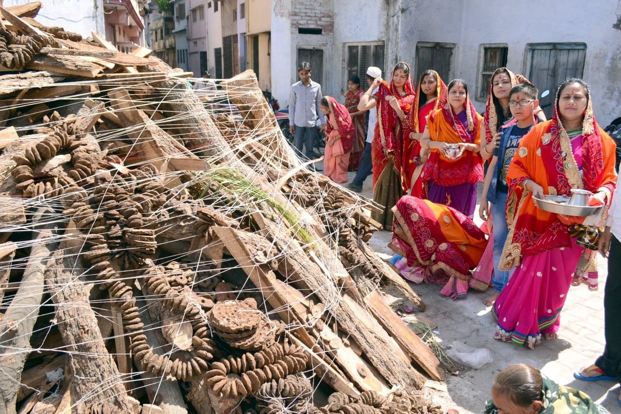 Holika Dahan flew with color Gualala