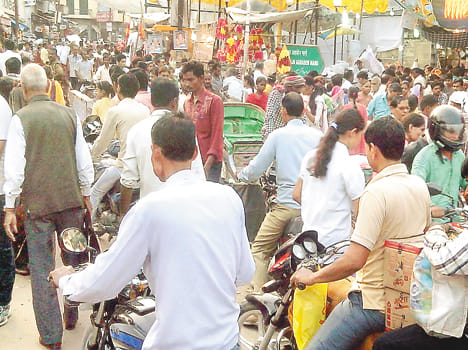 Holi got fever, buzzing market