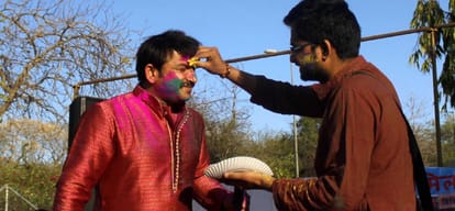 Holi celebration at campus, Manoj Tiwari sing jiye ho jnu ke lala