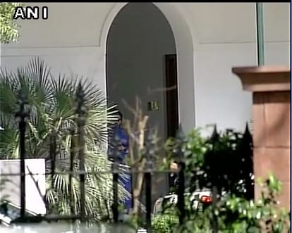 mehbooba mufti meets pm narendra modi