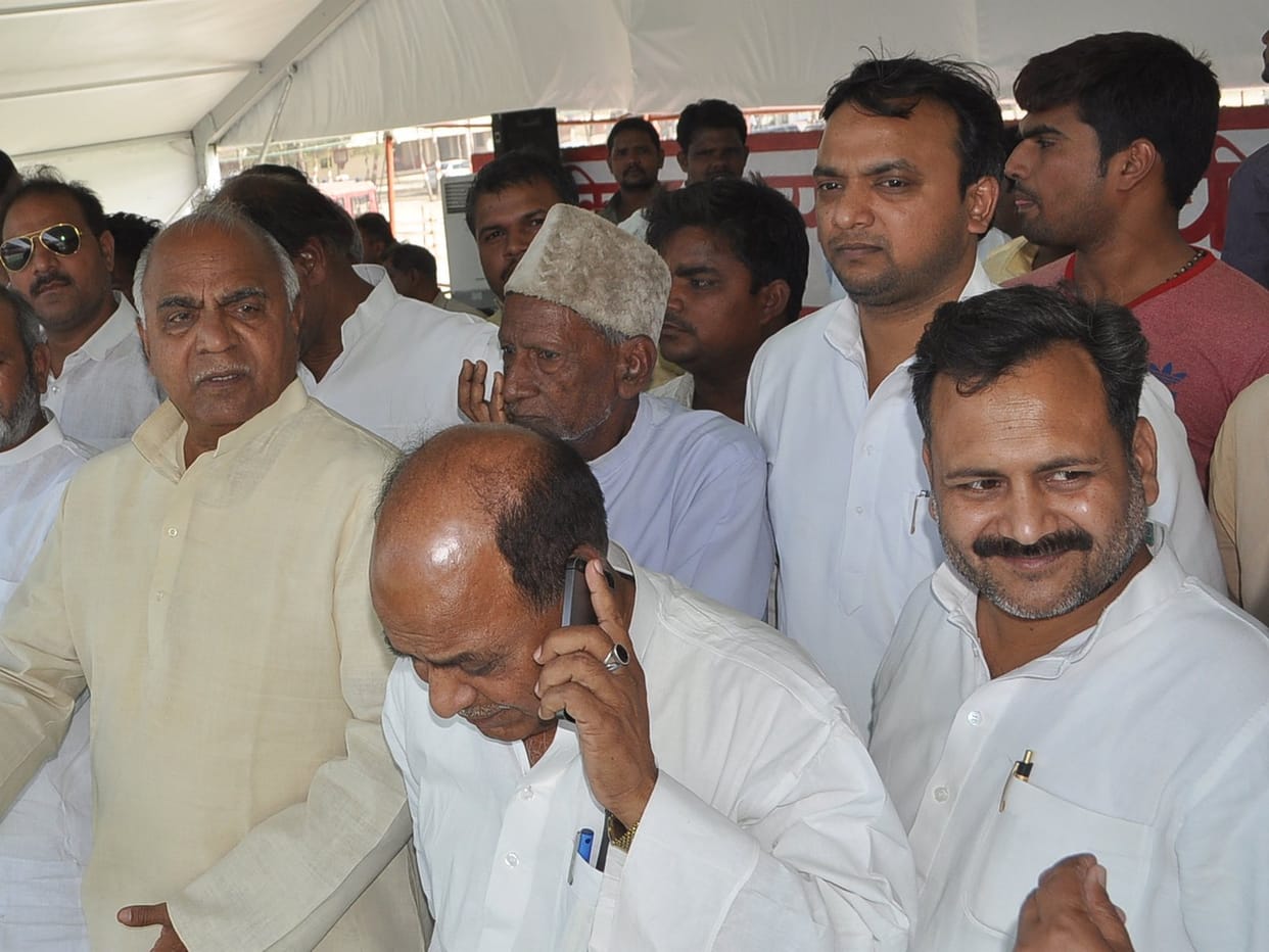  Mulayam, Akhilesh will stay four hours in the district