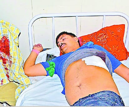 cop shot by mobster in faizabad
