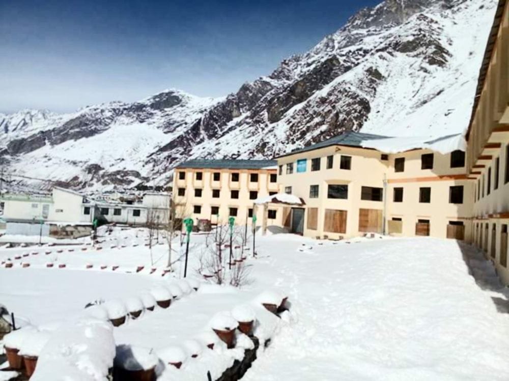snowfall in badrinath dham