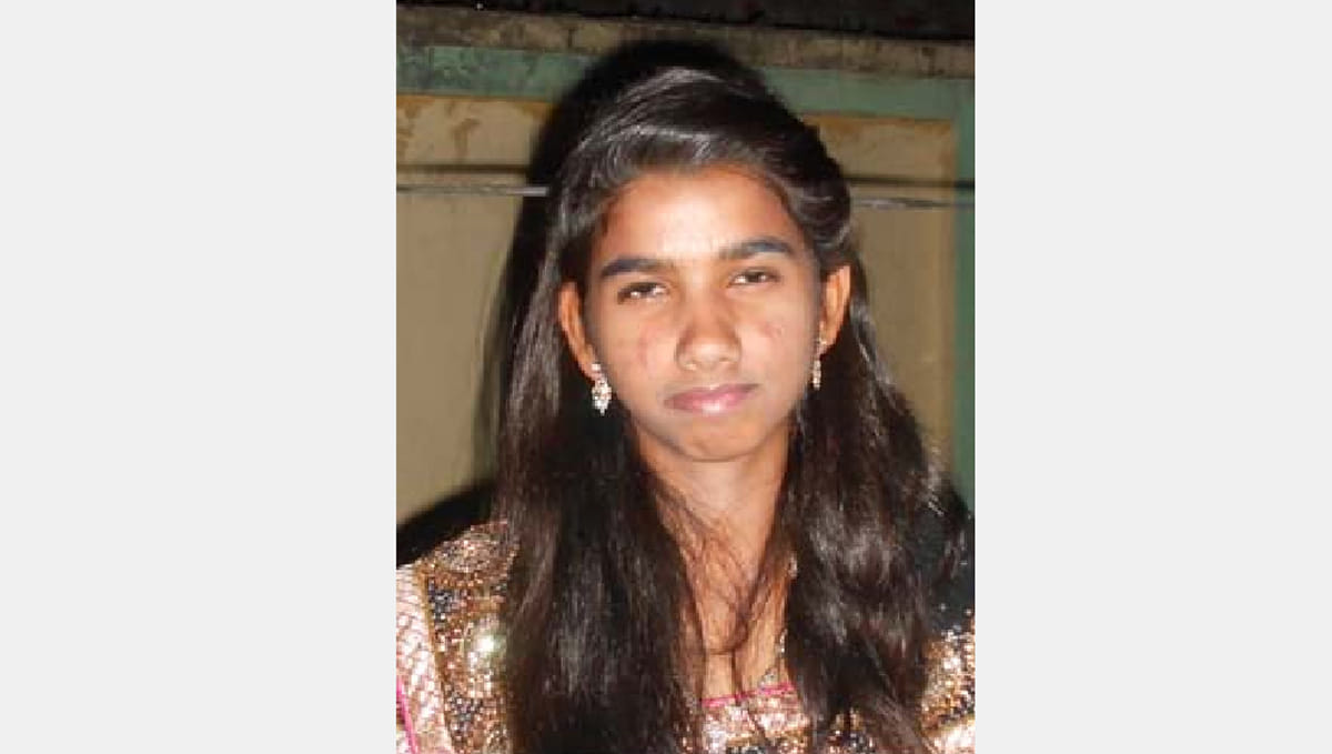 two girls dead in car accident after blast in the tyre