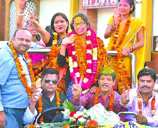Anjali is a grand welcome by flower garlands