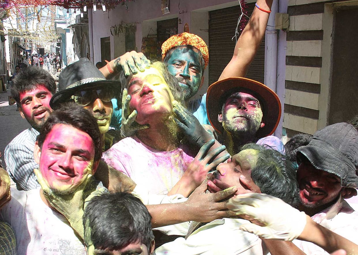 Splash of colors today, will rule Huriaron