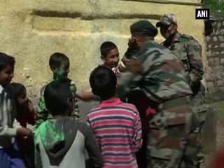 आर्मी होली