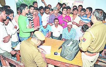 Students have besieged the police station