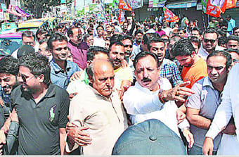 BJP members surrounded the DSO