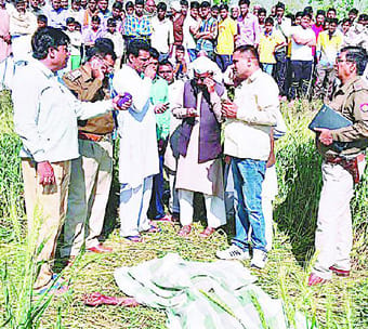 District Panchayat clerk killed 