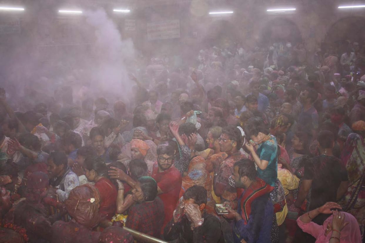 holi in mathura