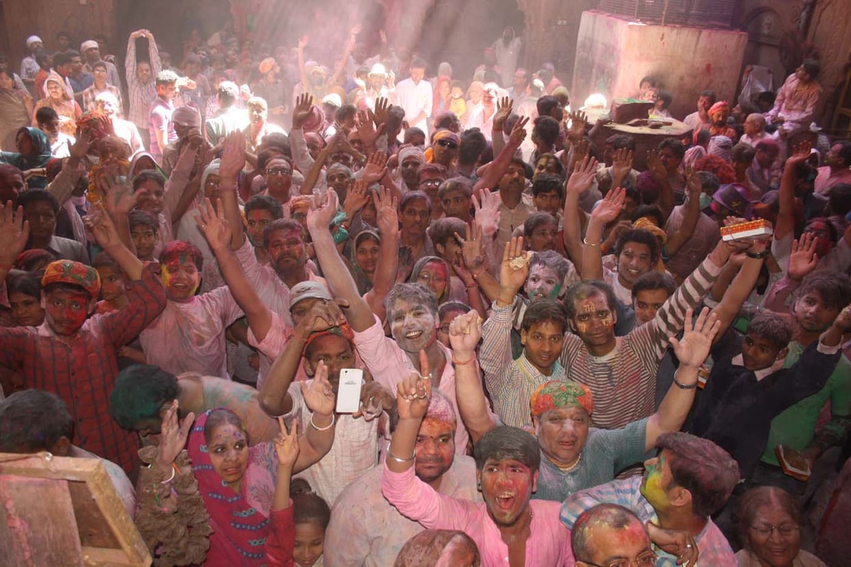 holi in temples of vrindavan