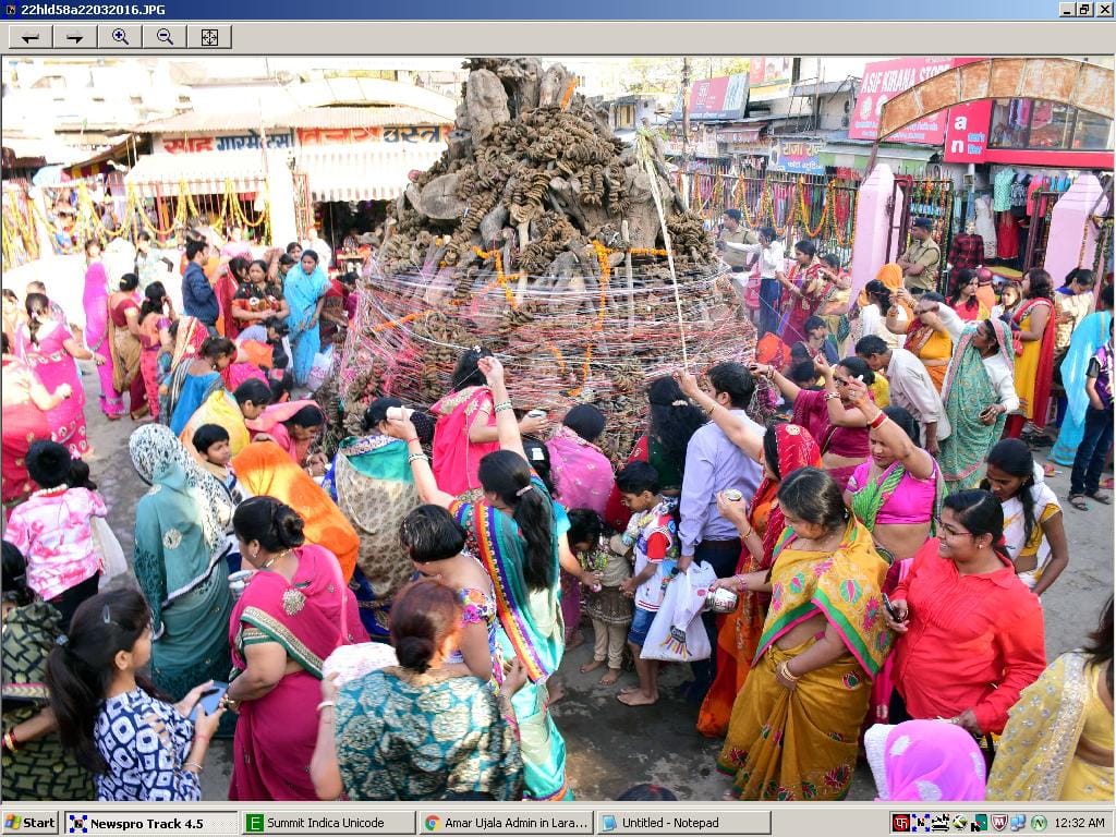 "Mast-month phagun Holly .. '