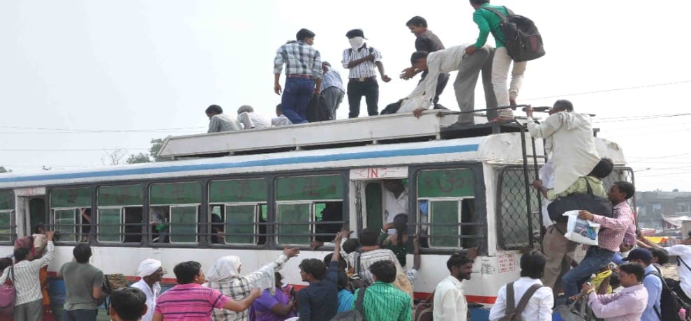 How to reach the house on Holi.