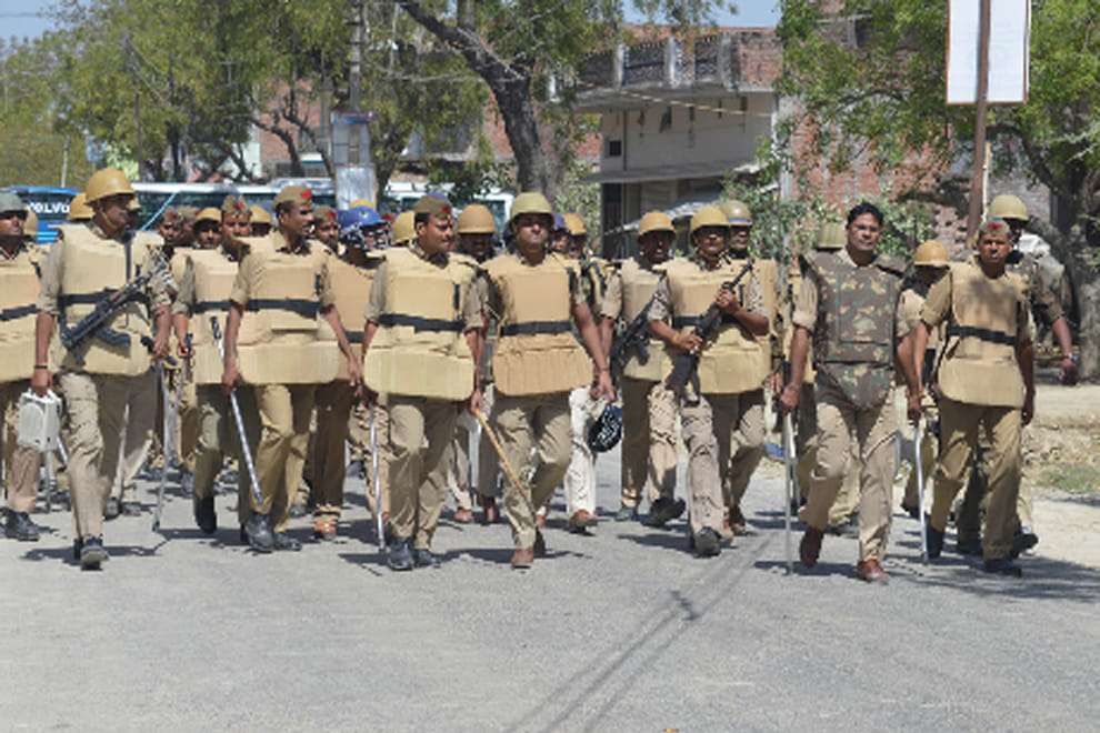 gokashon kee talaash mein pulis ne dee dabish