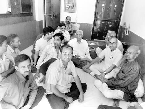 Bullion traders not celebrate Holi, the opposition