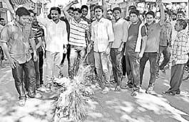 Burnt effigies of Management Committee