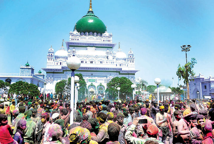 holi in city