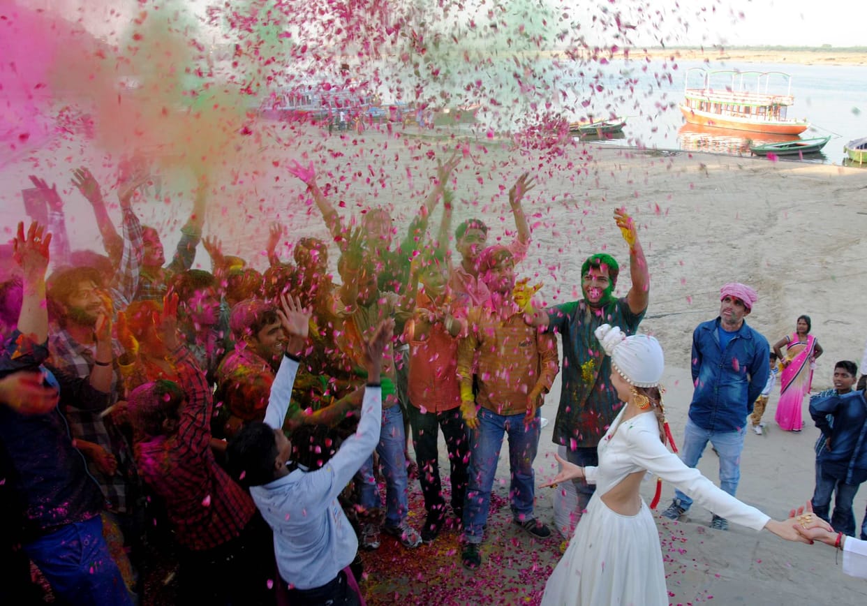 Banaras Ghats in the color of love and harmony to the streets lashed