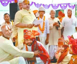 Naga sadhus of the sect took the oath of allegiance