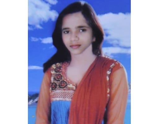 A girl commits suicide in lucknow.